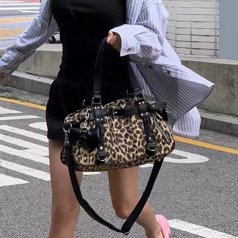 NOIR CITY - Underarm Bag